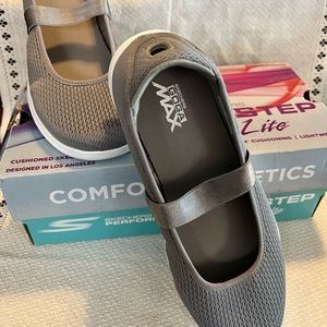 Sketcher GoGa Max Lite Shoe Size 8